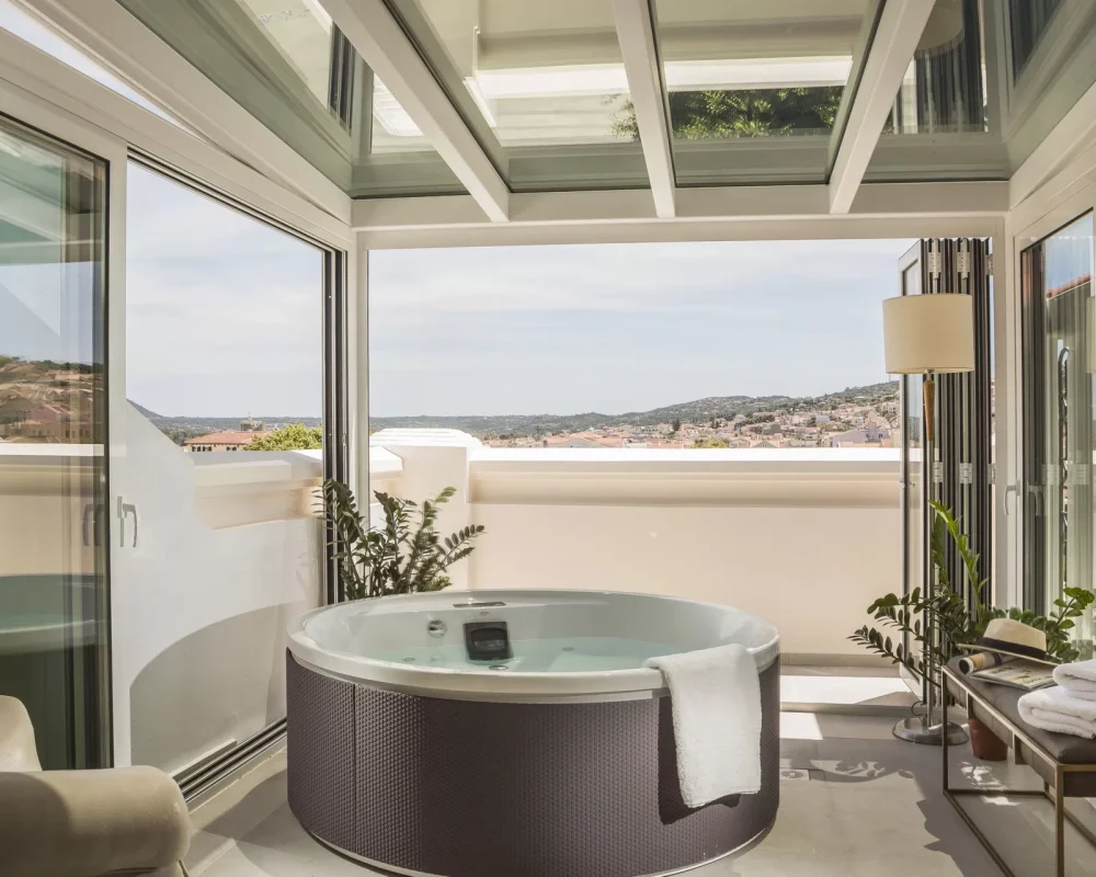 Penthouse Suite with Outdoor Hot Tub