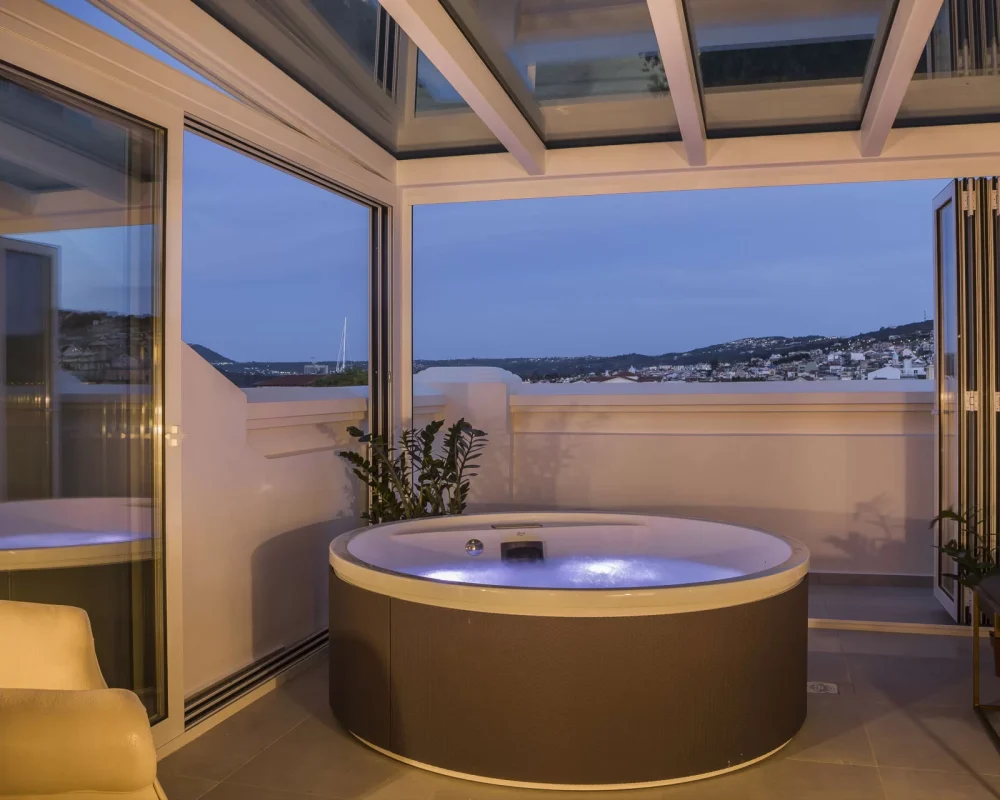 Penthouse Suite with Outdoor Hot Tub