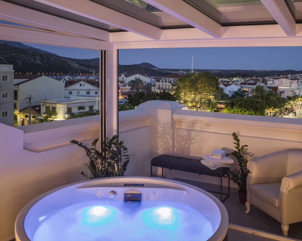 Penthouse Suite with Outdoor Hot Tub